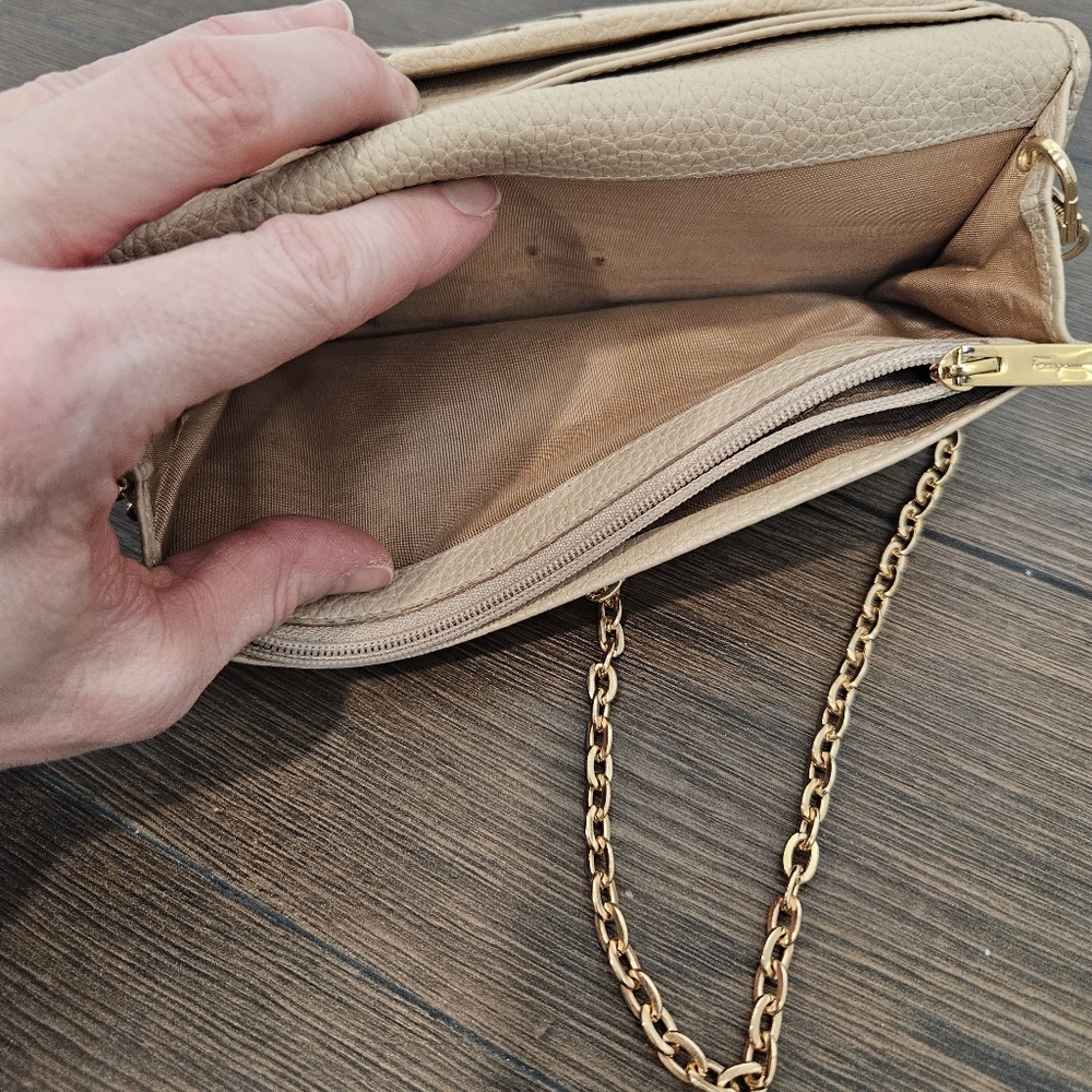 Salvatore Ferragamo Cream Wallet/Crossbody Chain Bag - Picture 10 of 16